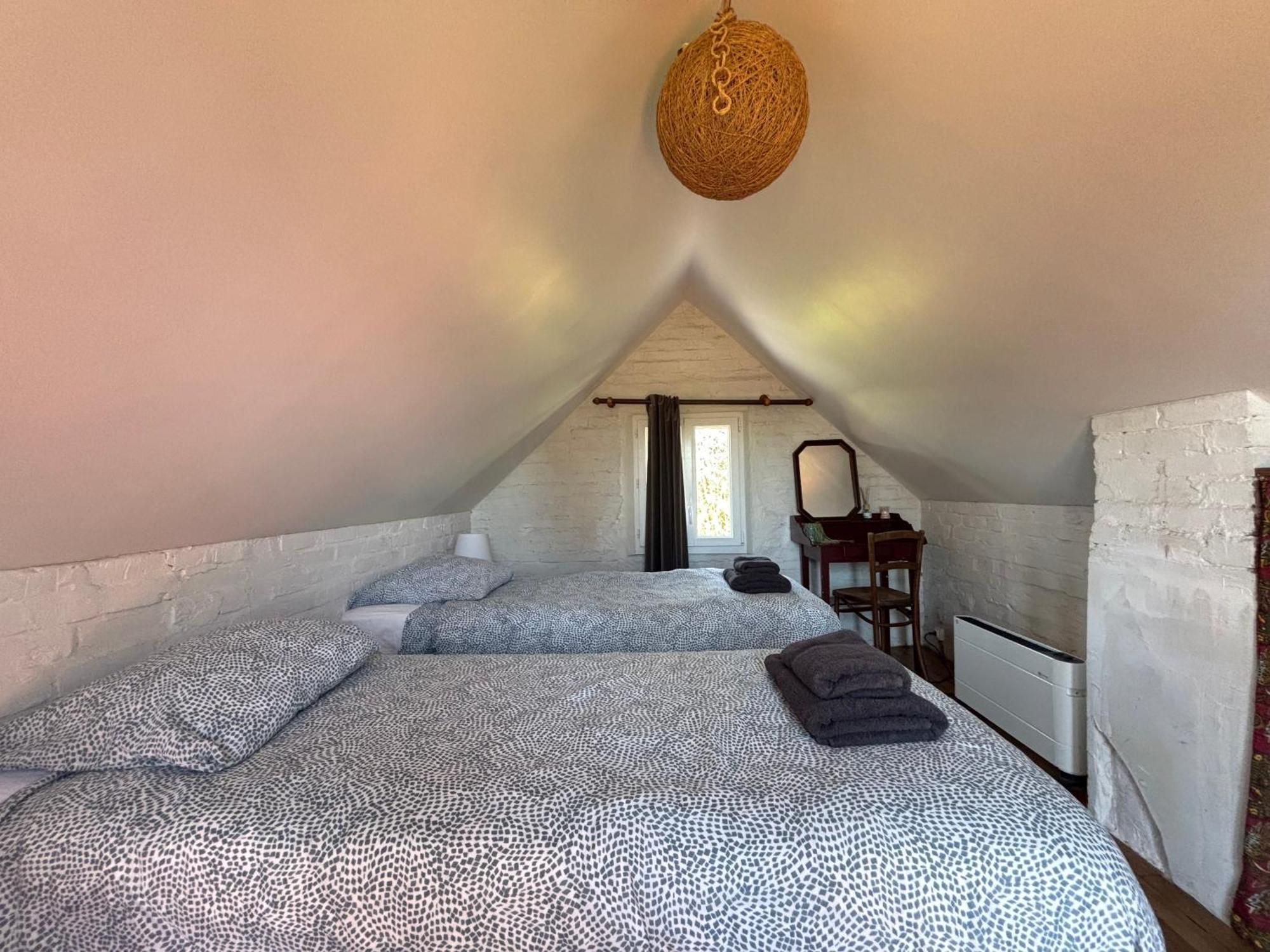 Maison De Campagne Lumineuse Spacieuse Dans Impasse Au Calme A Proximite D'Un Chateau Deux Verandas Grand Jardin Cabane Pour Velos, Pres Port En Bessin Et Bayeux, Proche Plages Du Debarquement Commes Zewnętrze zdjęcie