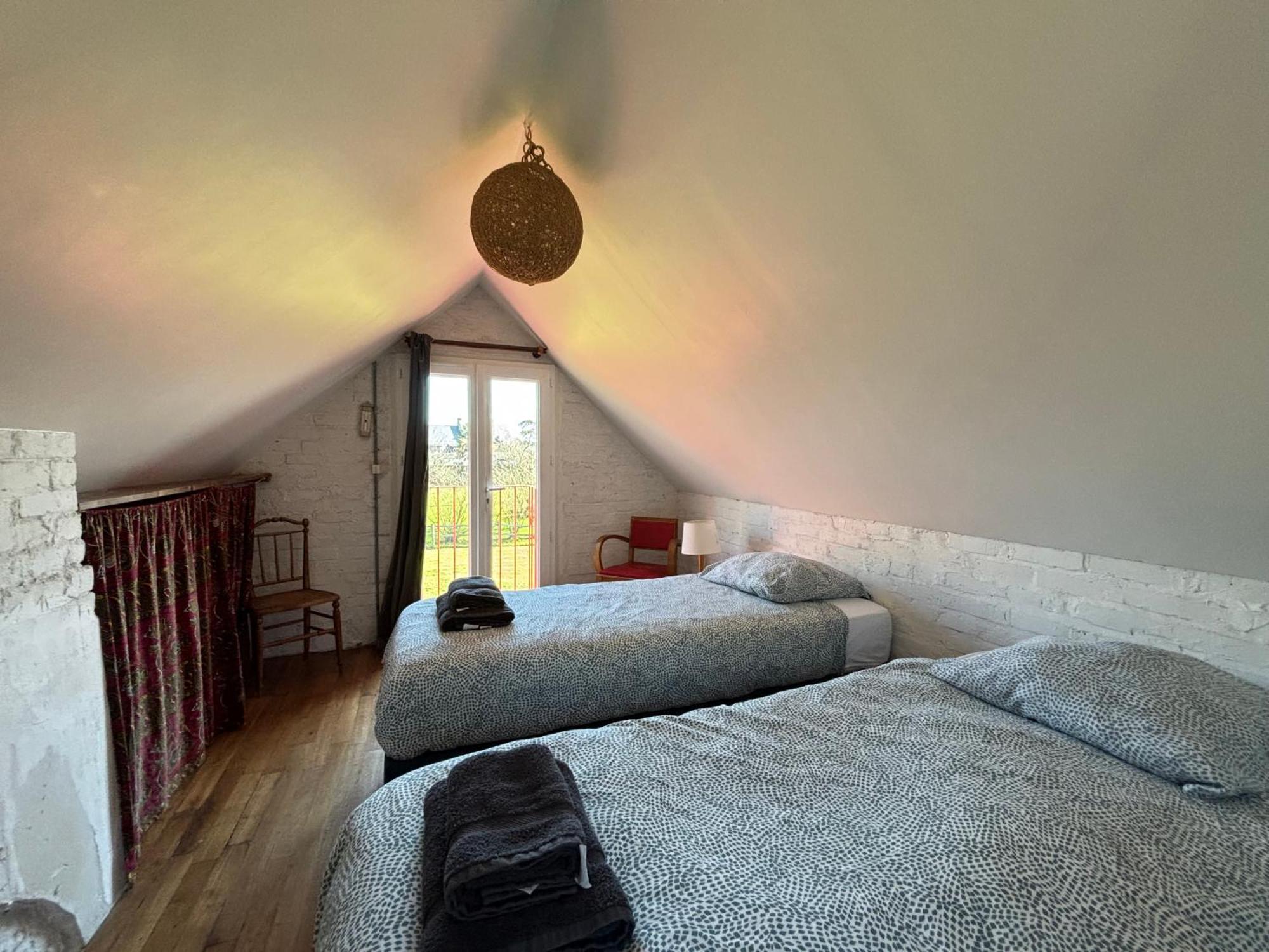 Maison De Campagne Lumineuse Spacieuse Dans Impasse Au Calme A Proximite D'Un Chateau Deux Verandas Grand Jardin Cabane Pour Velos, Pres Port En Bessin Et Bayeux, Proche Plages Du Debarquement Commes Zewnętrze zdjęcie