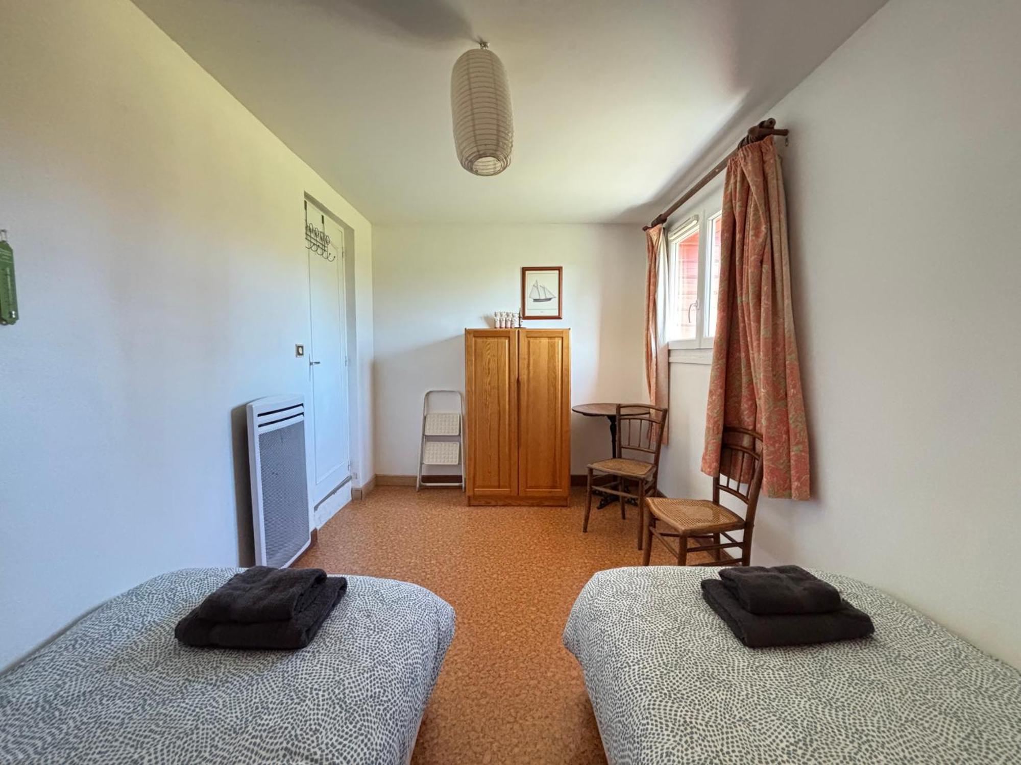 Maison De Campagne Lumineuse Spacieuse Dans Impasse Au Calme A Proximite D'Un Chateau Deux Verandas Grand Jardin Cabane Pour Velos, Pres Port En Bessin Et Bayeux, Proche Plages Du Debarquement Commes Zewnętrze zdjęcie